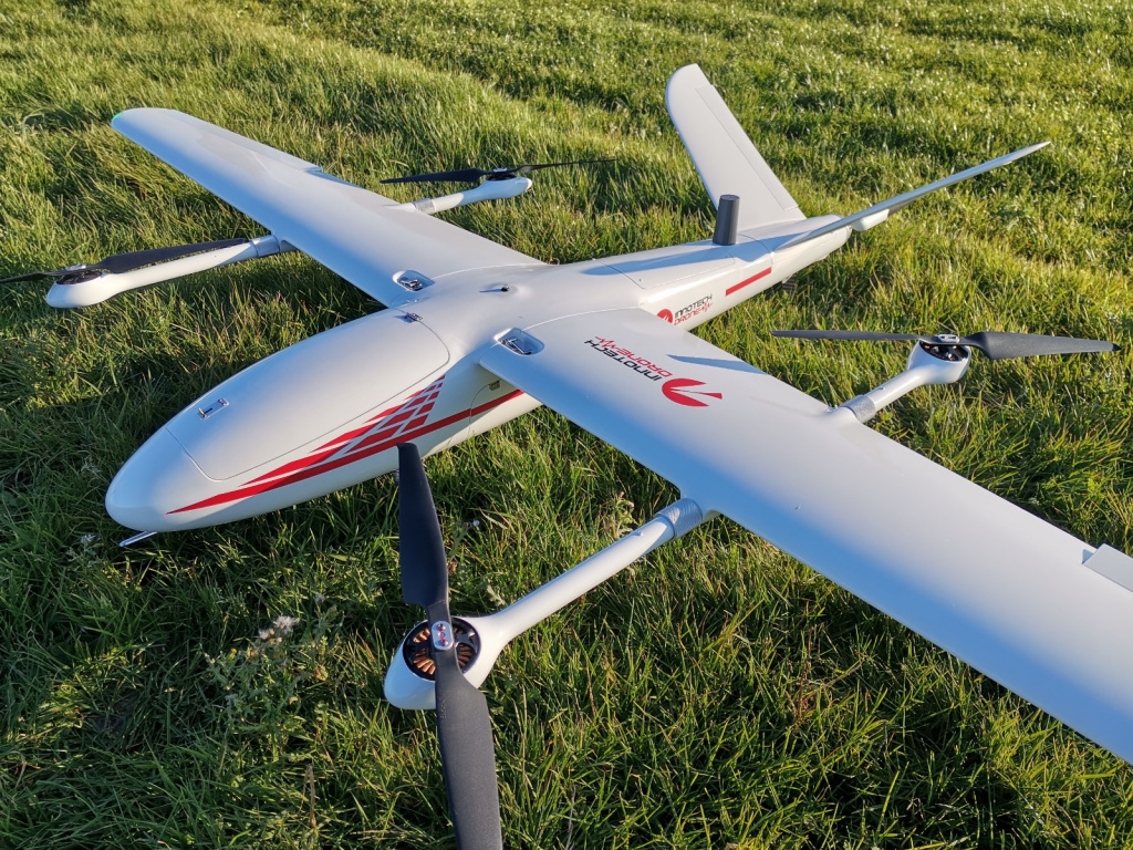 Drone avion - UAV Plane VTOL Skycross2400, 1kg d'emport, 2,4m d'envergure pour la topographie , la surveillance ou le transport